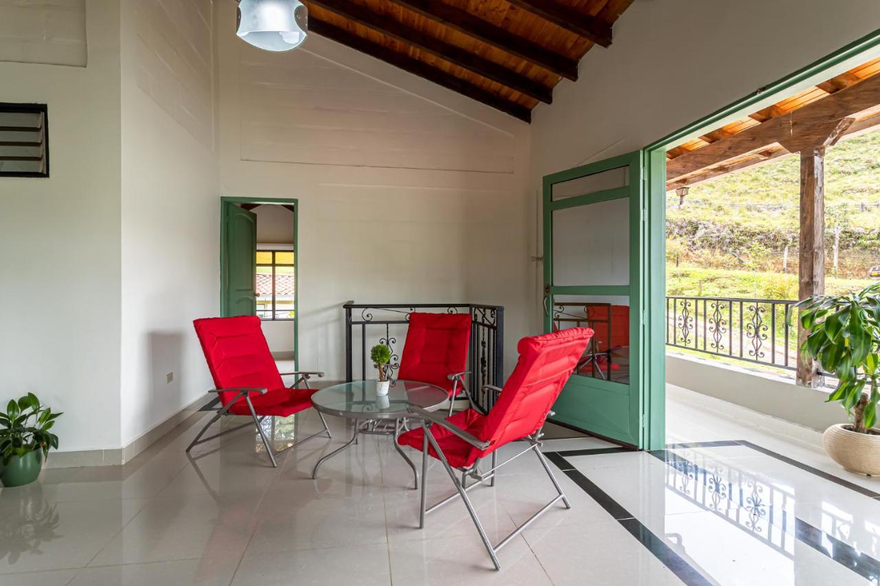 Soy Local Guatape Hotel Exterior photo